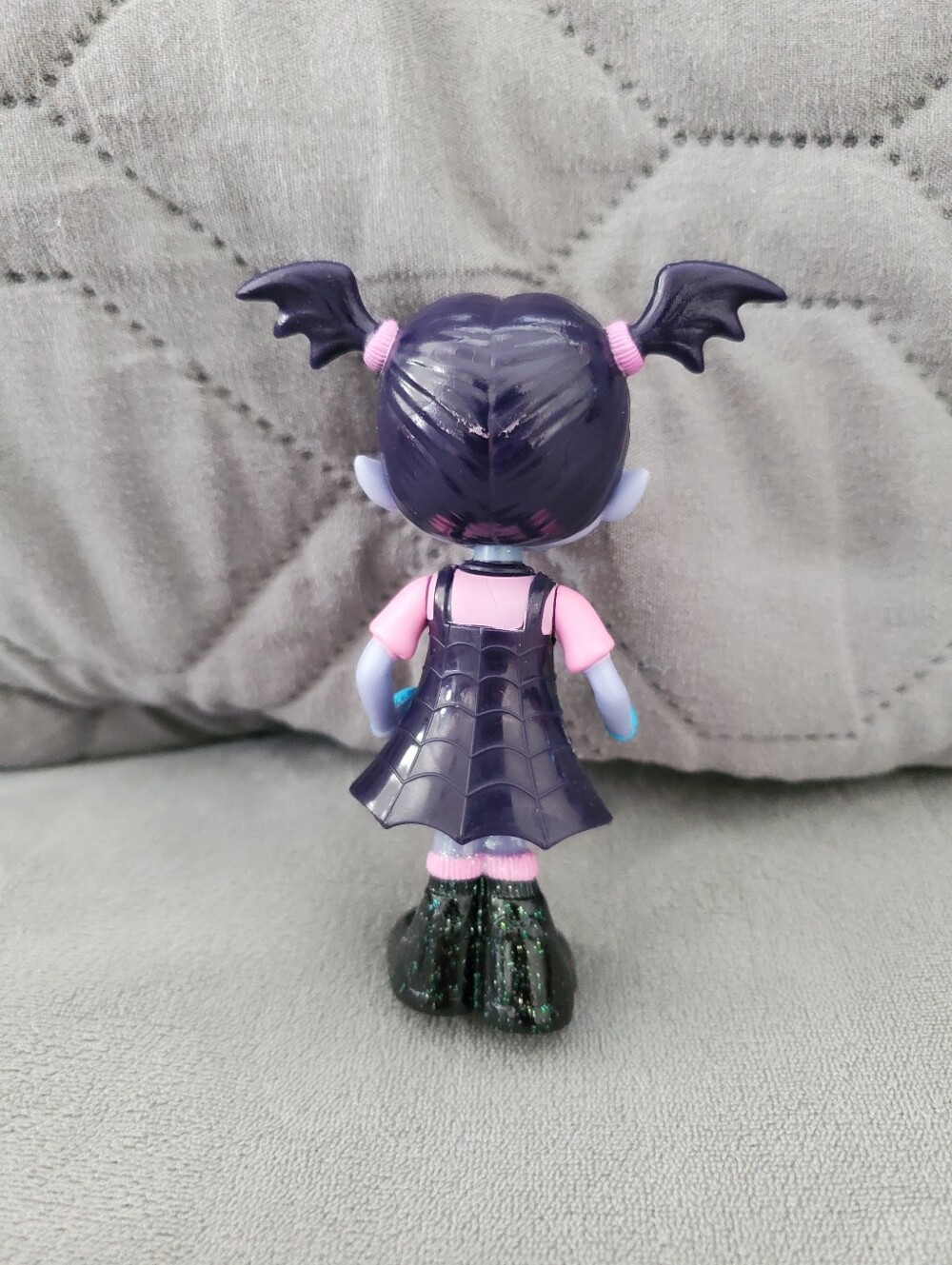 Vampirina Figure - Picture 2 of 3